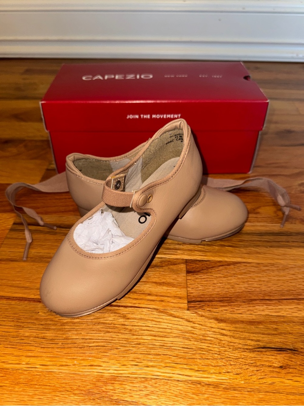Capezio Kids Shuffle Tap Shoes in Tan (Size 11)